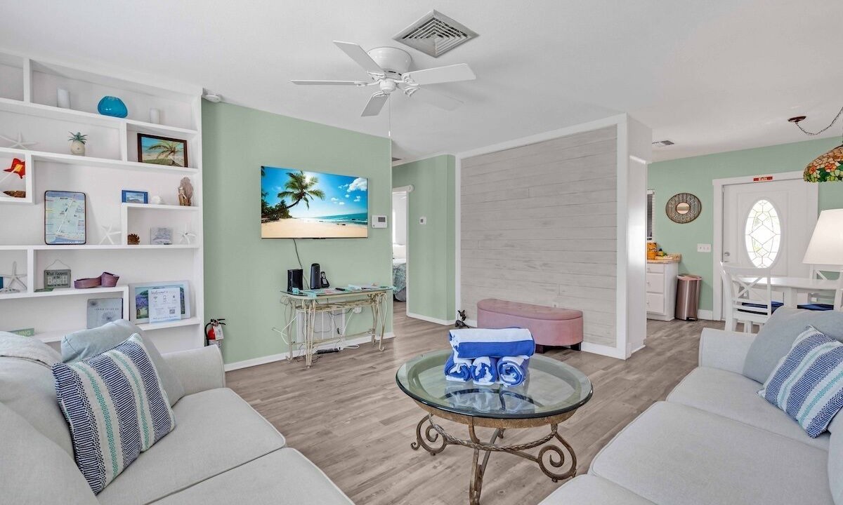 Photo of Livingroom in Holmes Beach