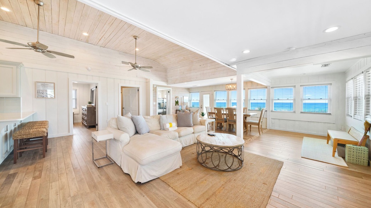 Photo of Livingroom in Bahama Beach