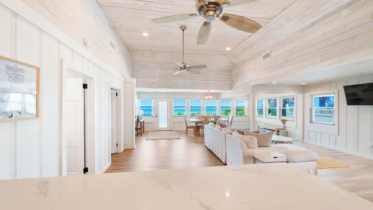 Photo of Livingroom in Bahama Beach