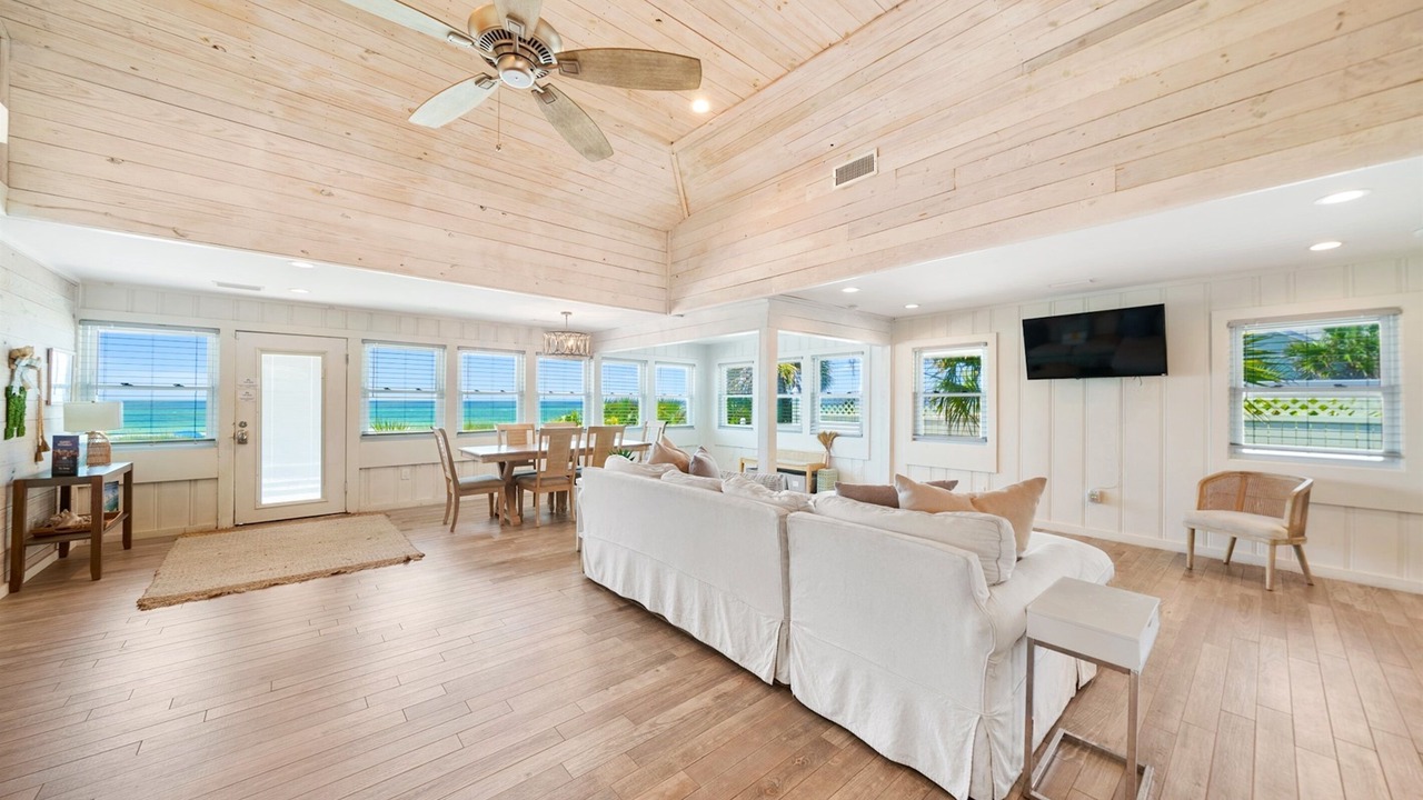 Photo of Livingroom in Bahama Beach