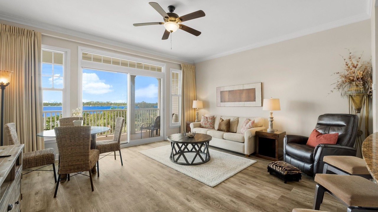 Photo of Livingroom in Upper Grand Lagoon