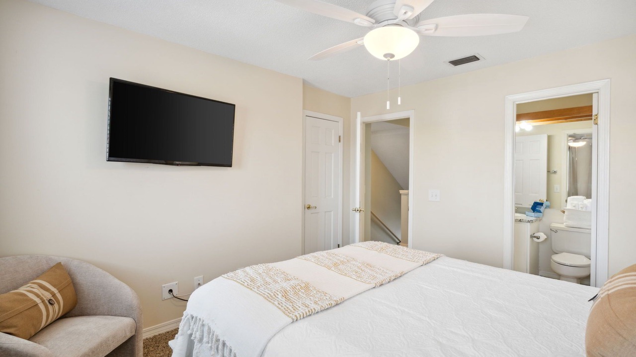 Photo of Bedroom in Upper Grand Lagoon
