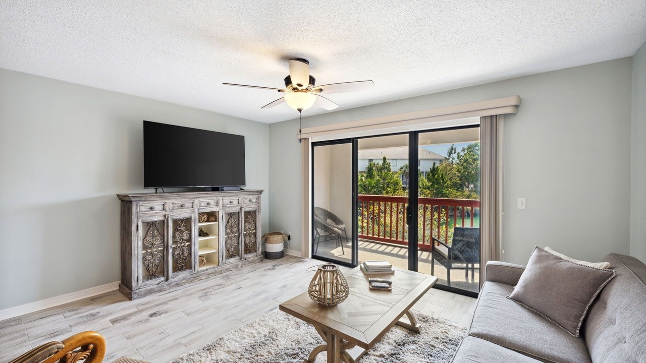 Photo of Livingroom in Upper Grand Lagoon