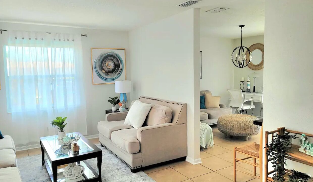 Photo of Livingroom in Seffner Community Alliance