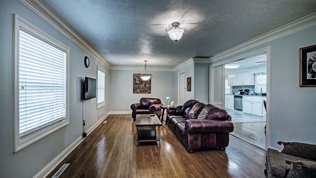Photo of Livingroom in Tougaloo