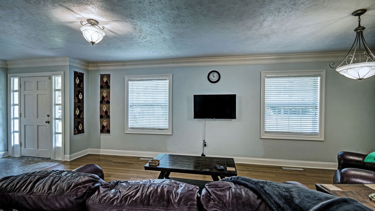 Photo of Livingroom in Tougaloo