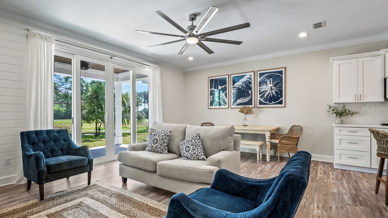 Photo of Livingroom in Carrabelle