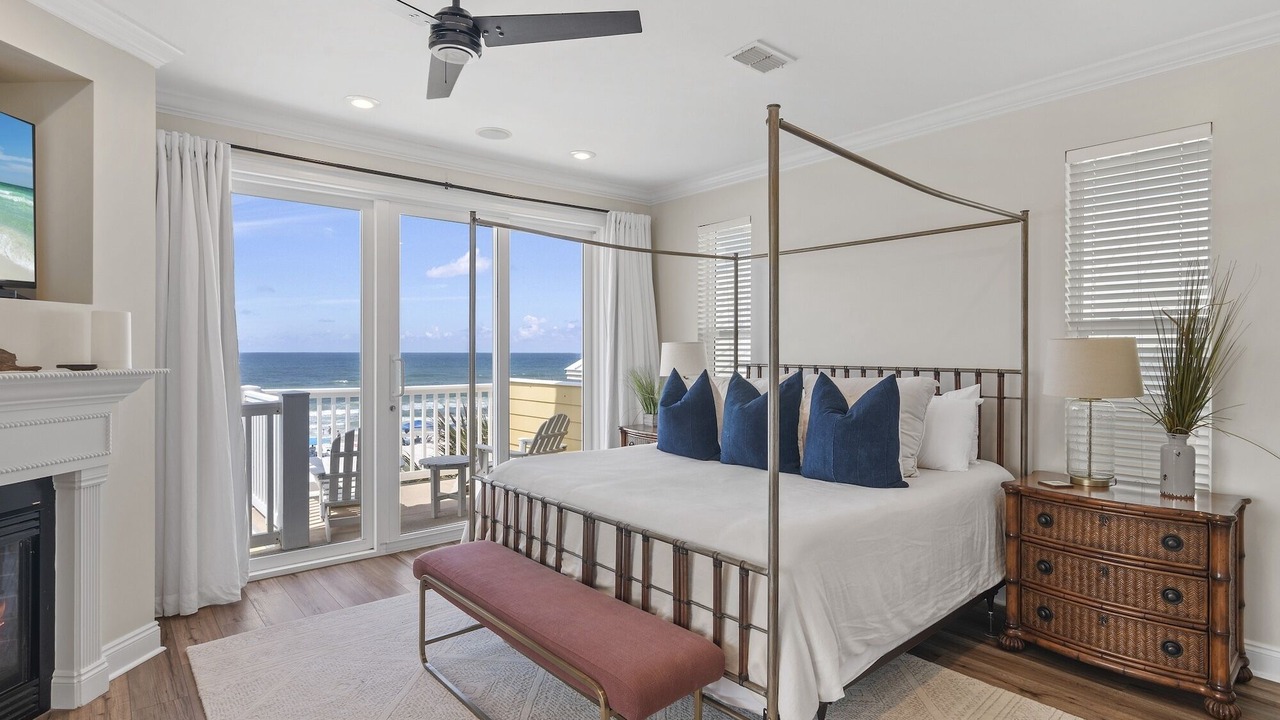 Photo of Bedroom in Laguna Beach Estates
