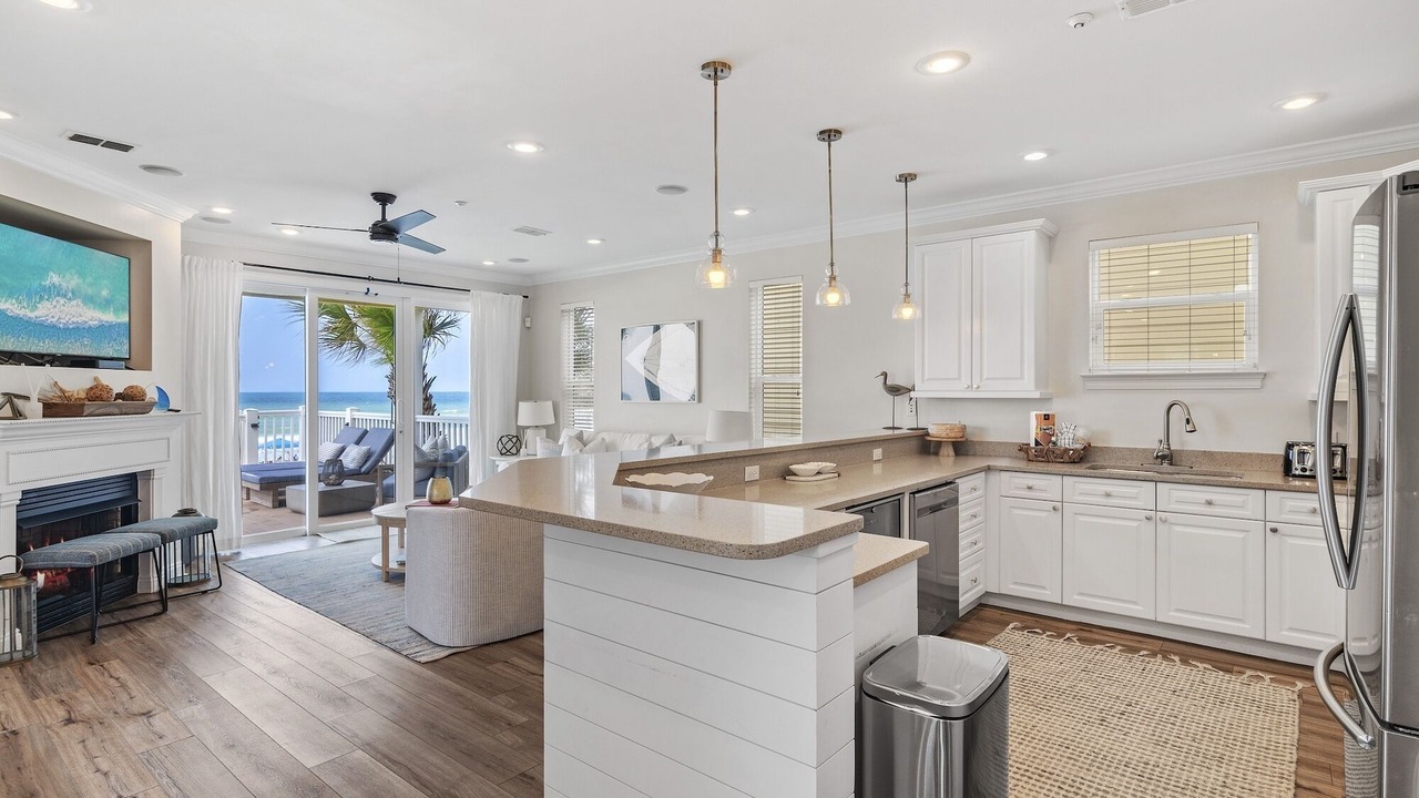 Photo of Kitchen in Laguna Beach Estates