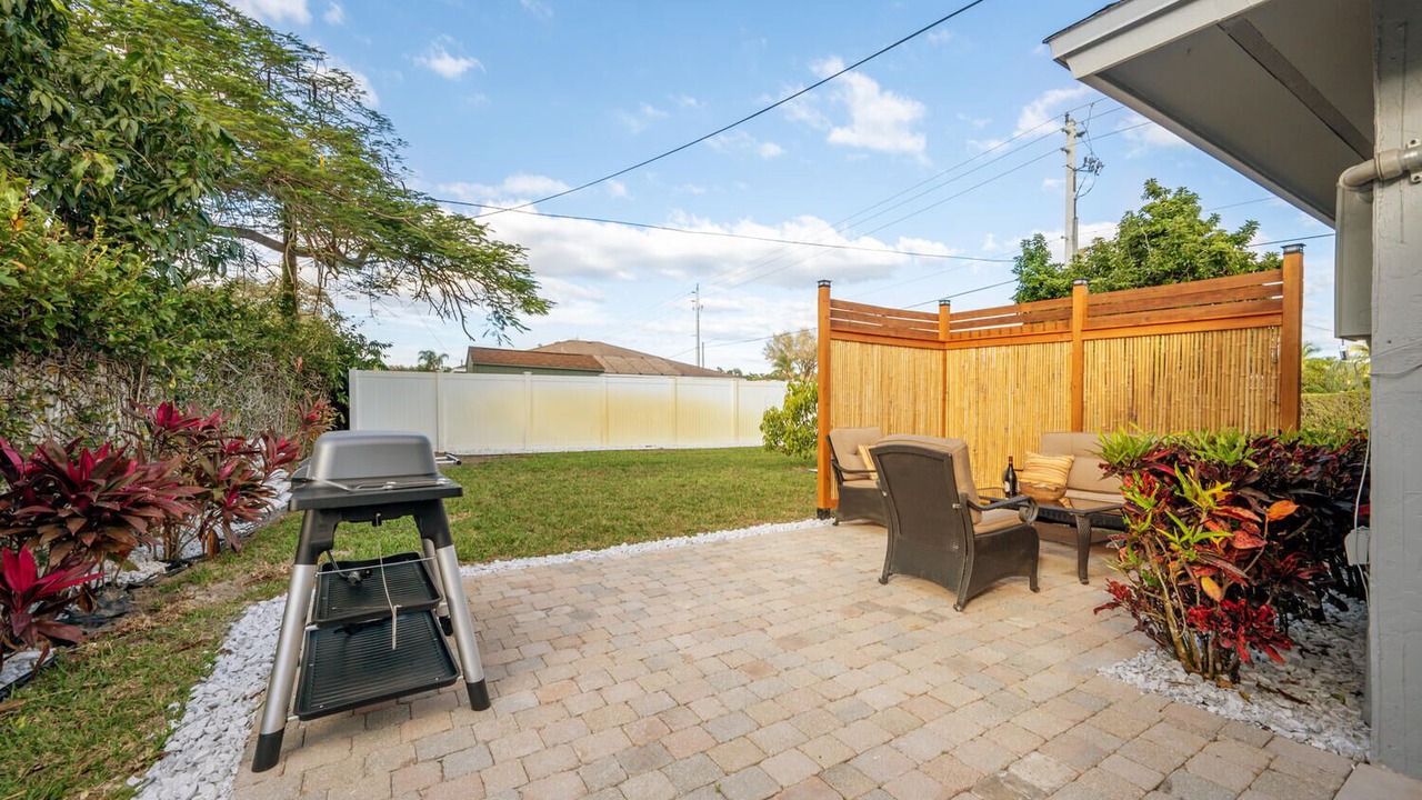 Photo of Patio Balcony in Willoughby Acres