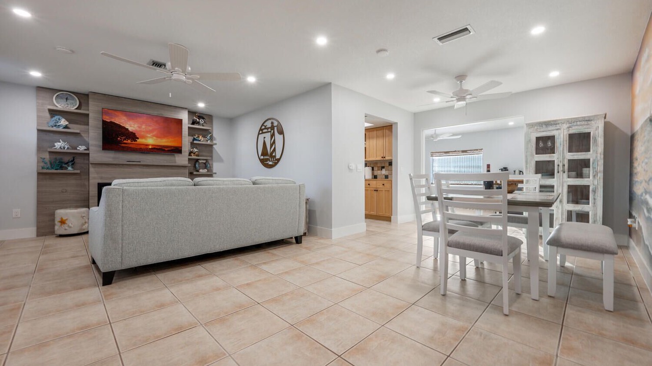 Photo of Livingroom in Willoughby Acres
