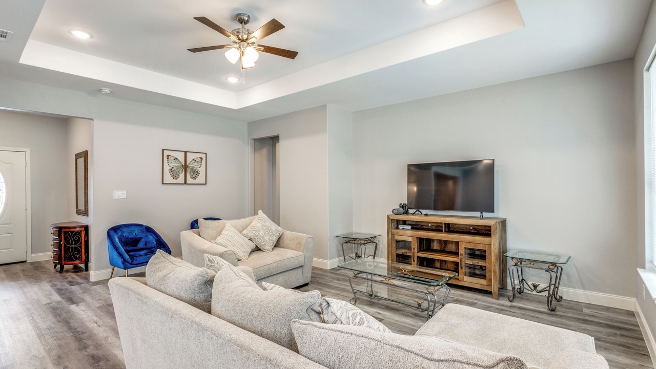 Photo of Livingroom in Commerce
