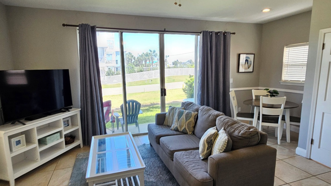 Photo of Livingroom in Clipper Cove