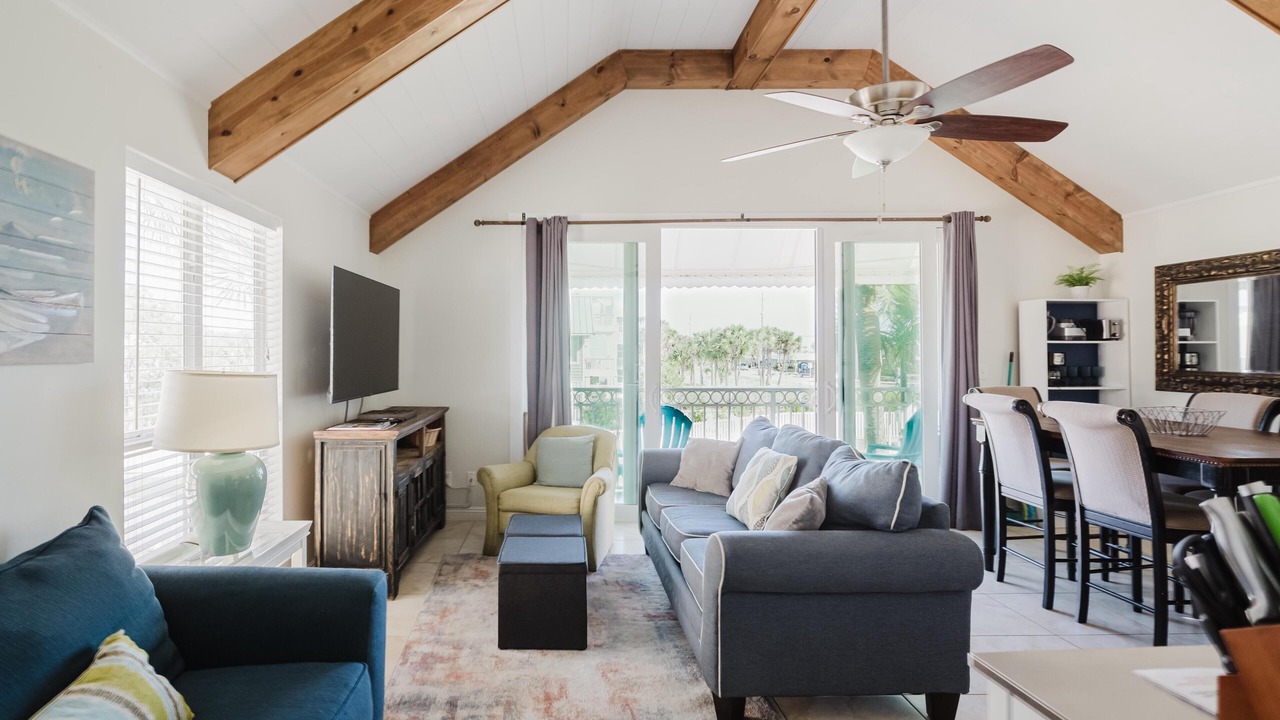 Photo of Livingroom in Clipper Cove