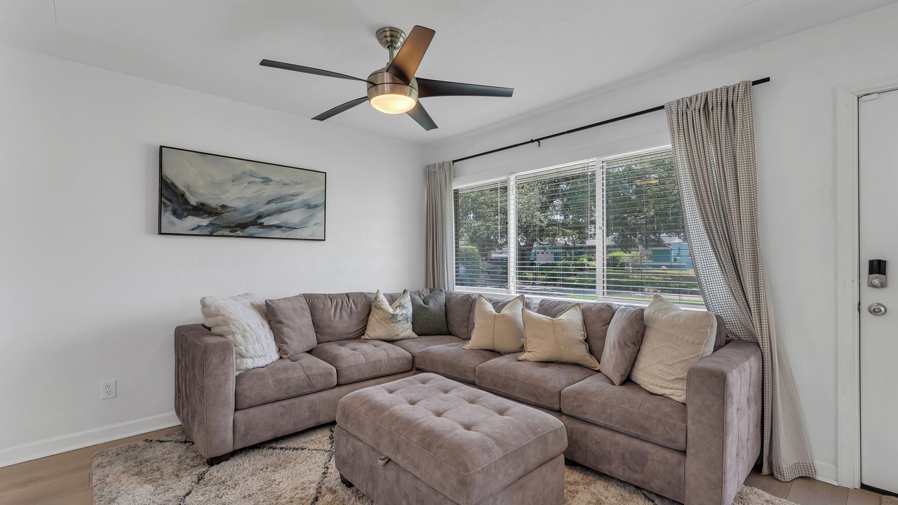 Photo of Livingroom in Disston Heights