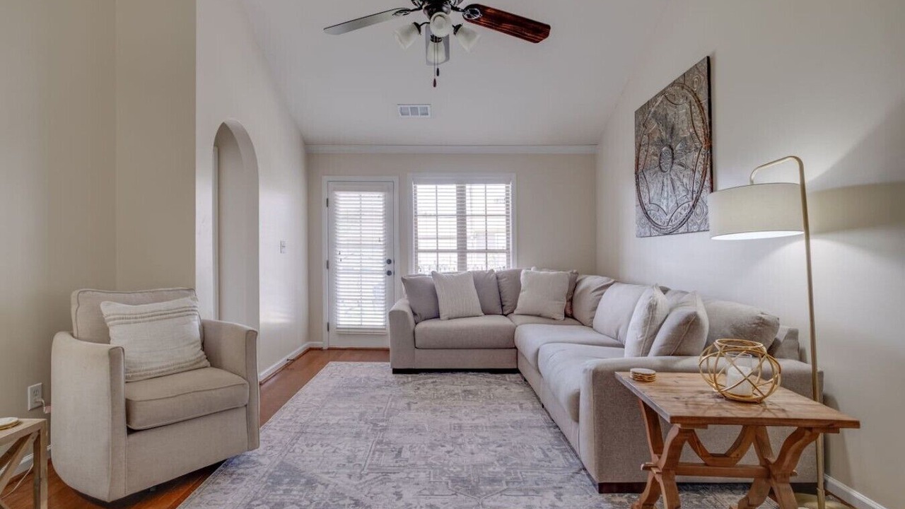 Photo of Livingroom in Hoover