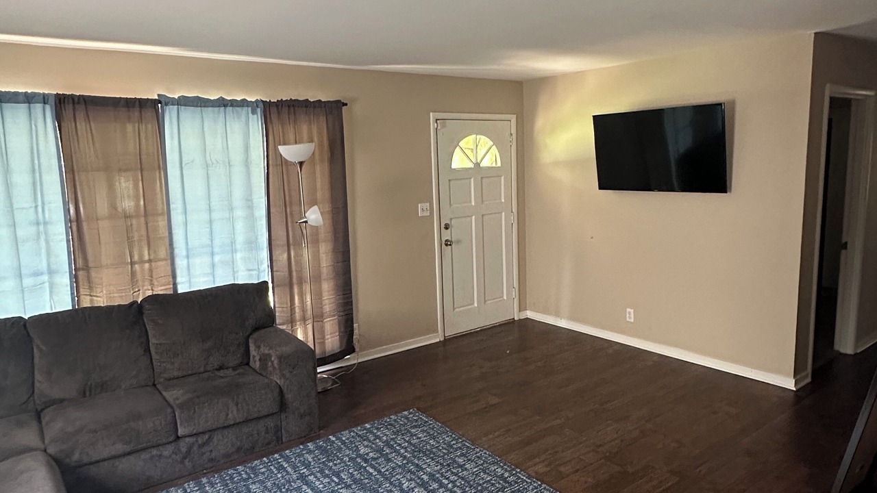 Photo of Livingroom in Forestdale