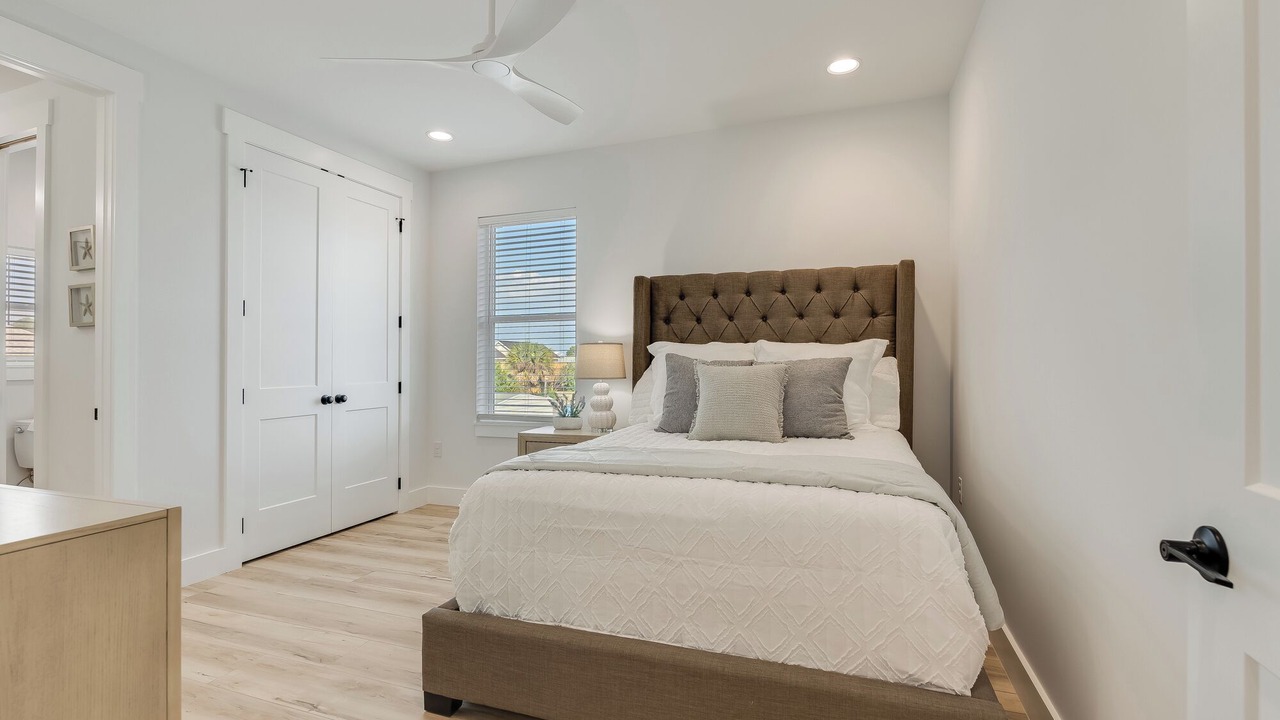 Photo of Bedroom in Holiday Beach