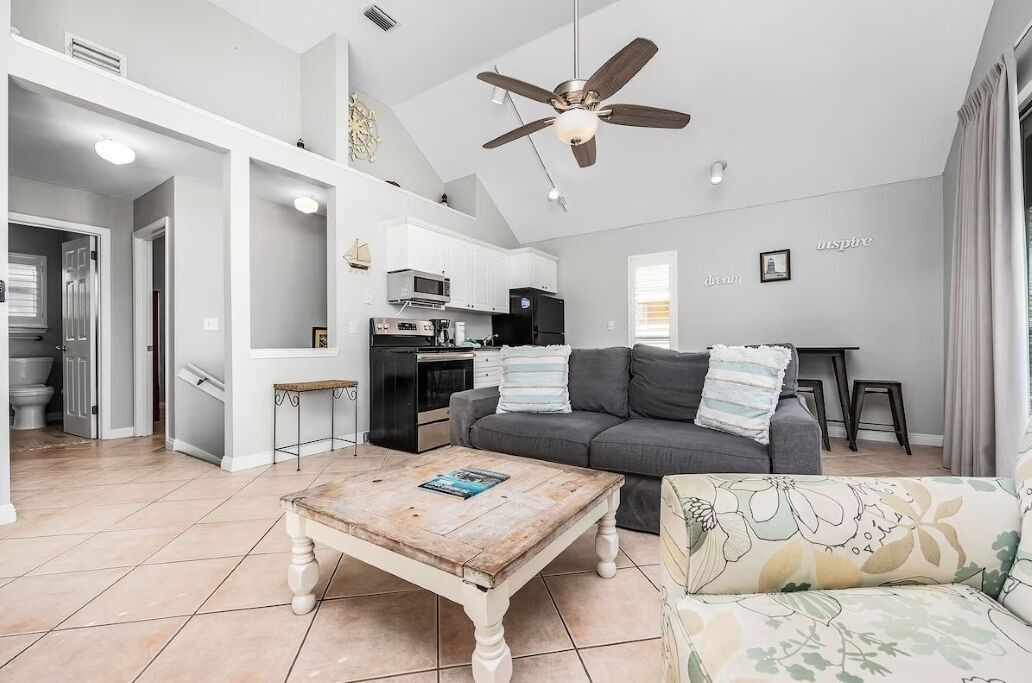 Photo of Livingroom in Crystal Shores