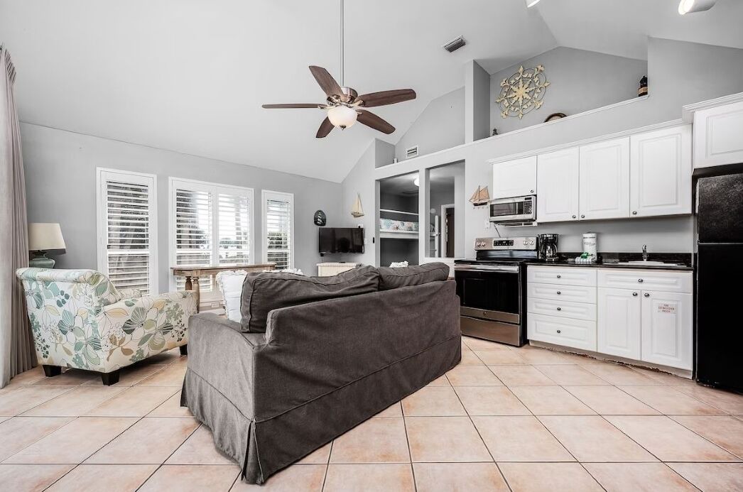 Photo of Livingroom in Crystal Shores