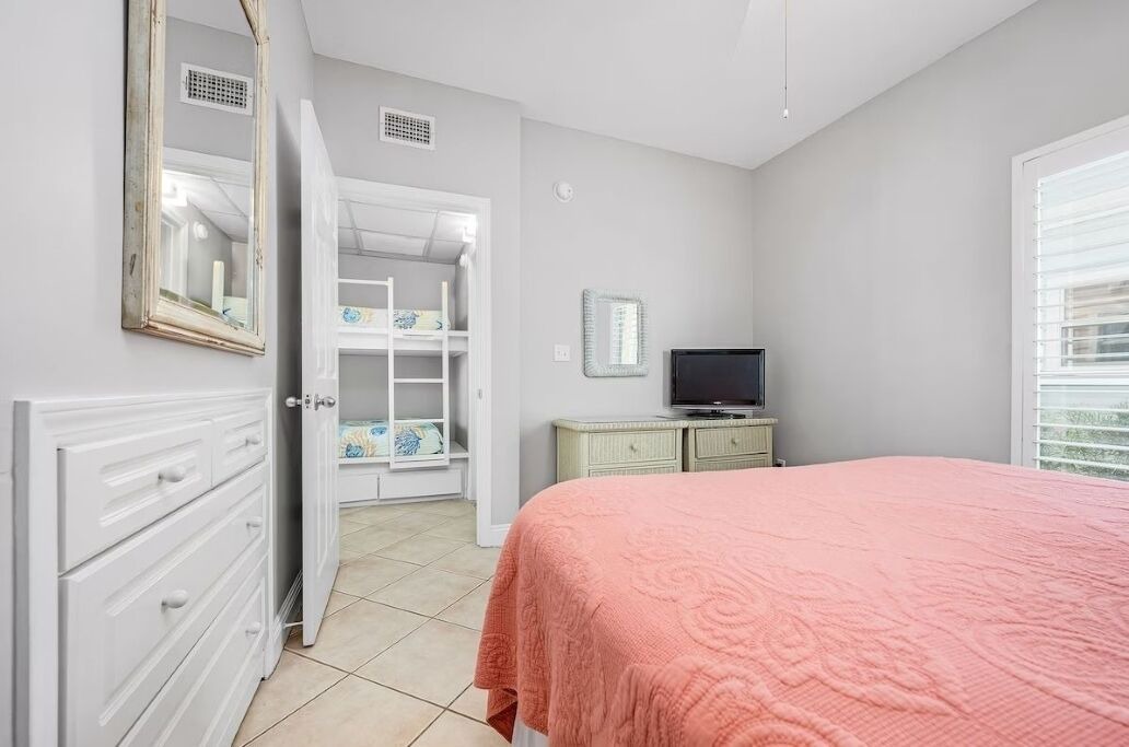 Photo of Bedroom in Crystal Shores