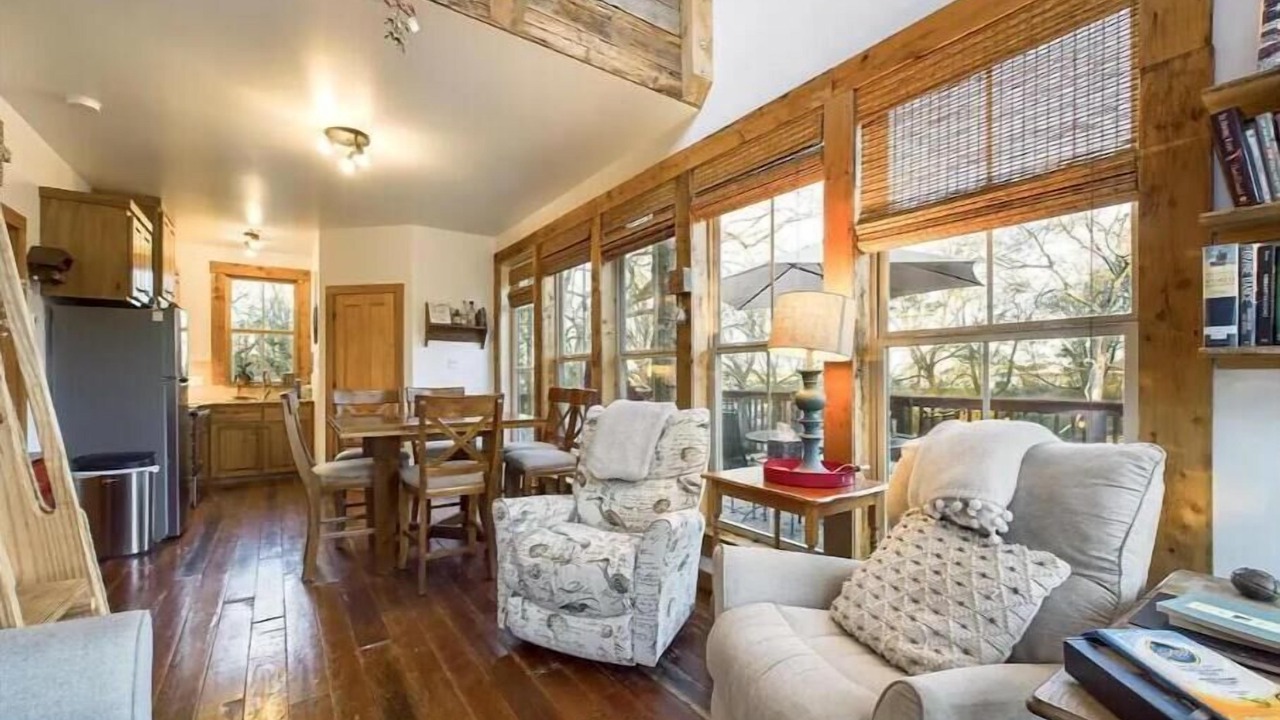 Photo of Livingroom in Youngsville