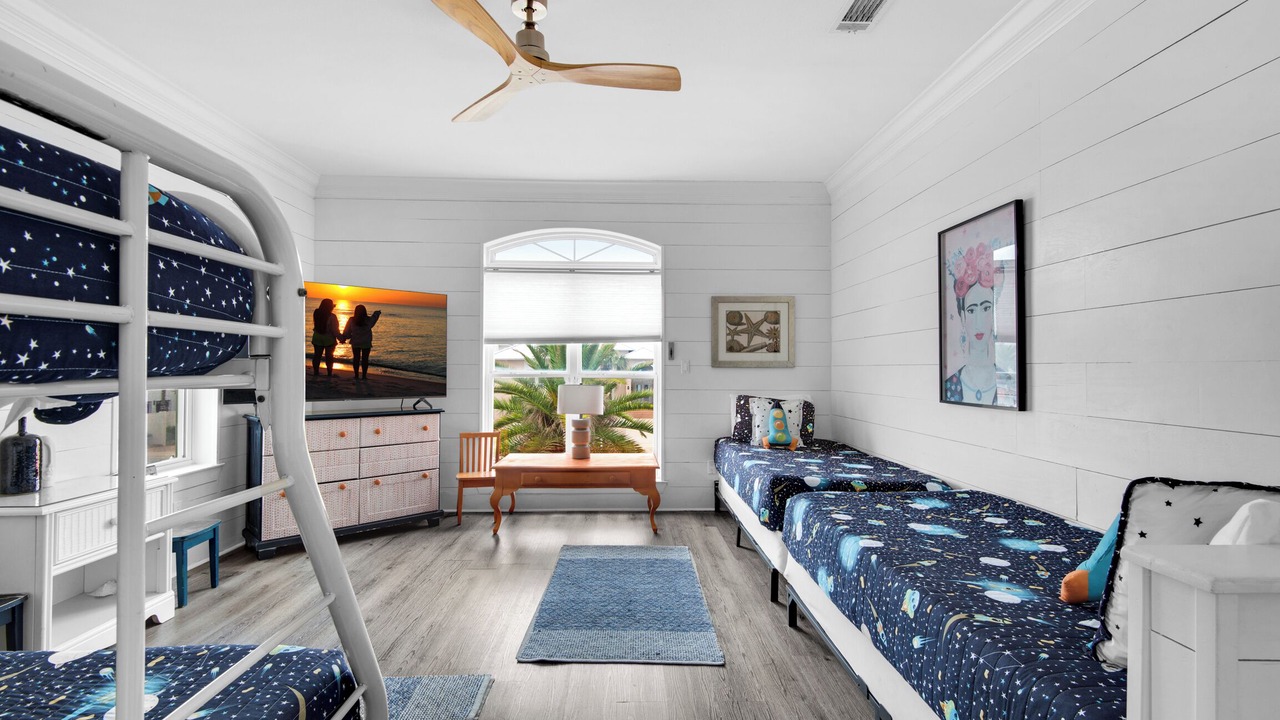 Photo of Bedroom in Crystal Shores