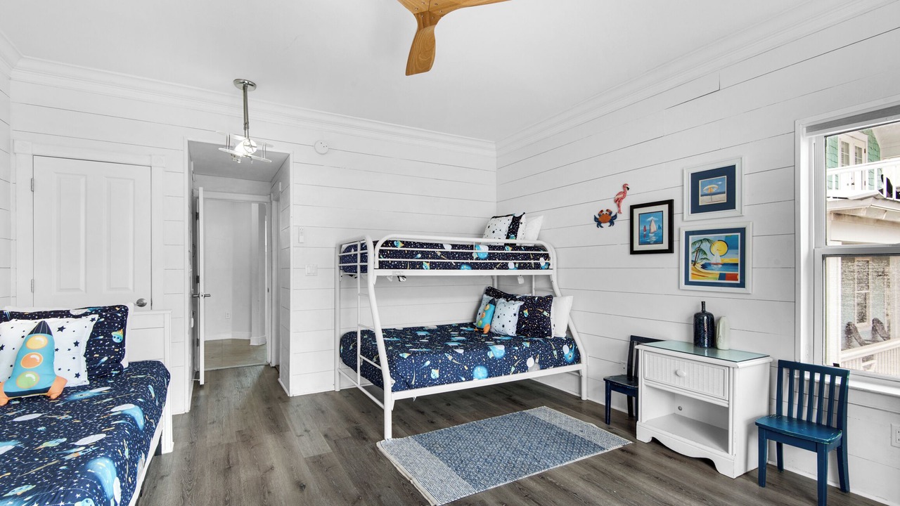 Photo of Bedroom in Crystal Shores