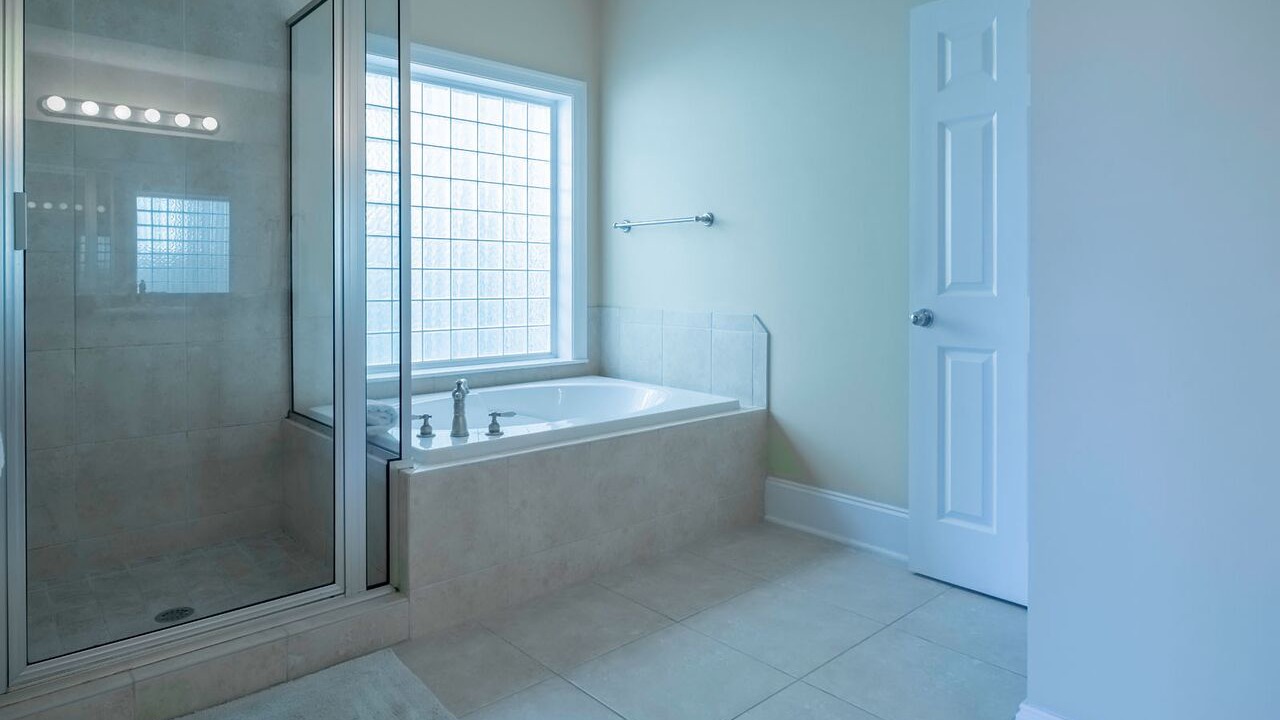 Photo of Bathroom in Lagoon Estates