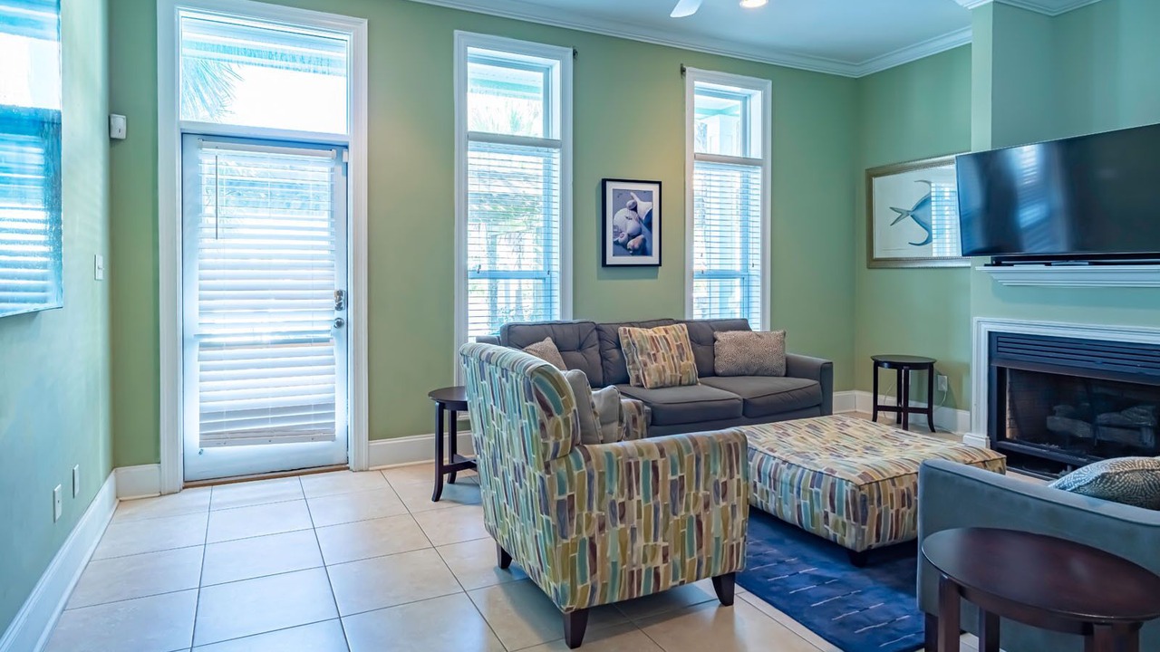 Photo of Livingroom in Lagoon Estates
