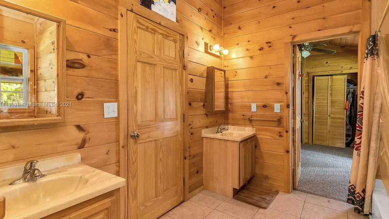 Photo of Bathroom in Clewiston