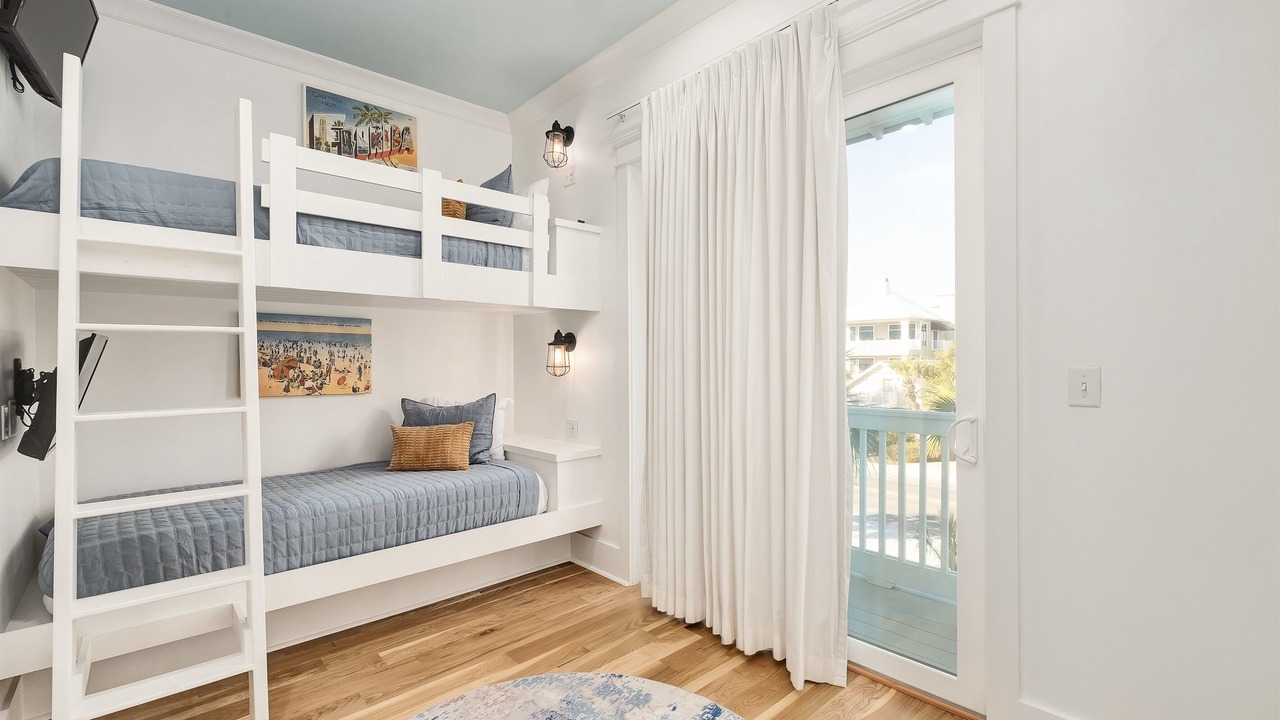 Photo of Bedroom in Laguna Beach Estates