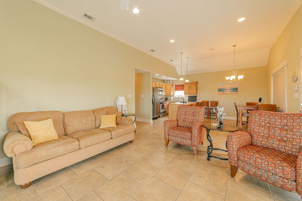 Photo of Livingroom in Shoreline Park