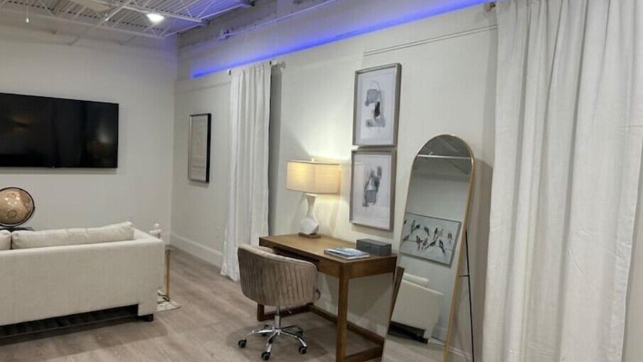 Photo of Livingroom in Downtown Jackson