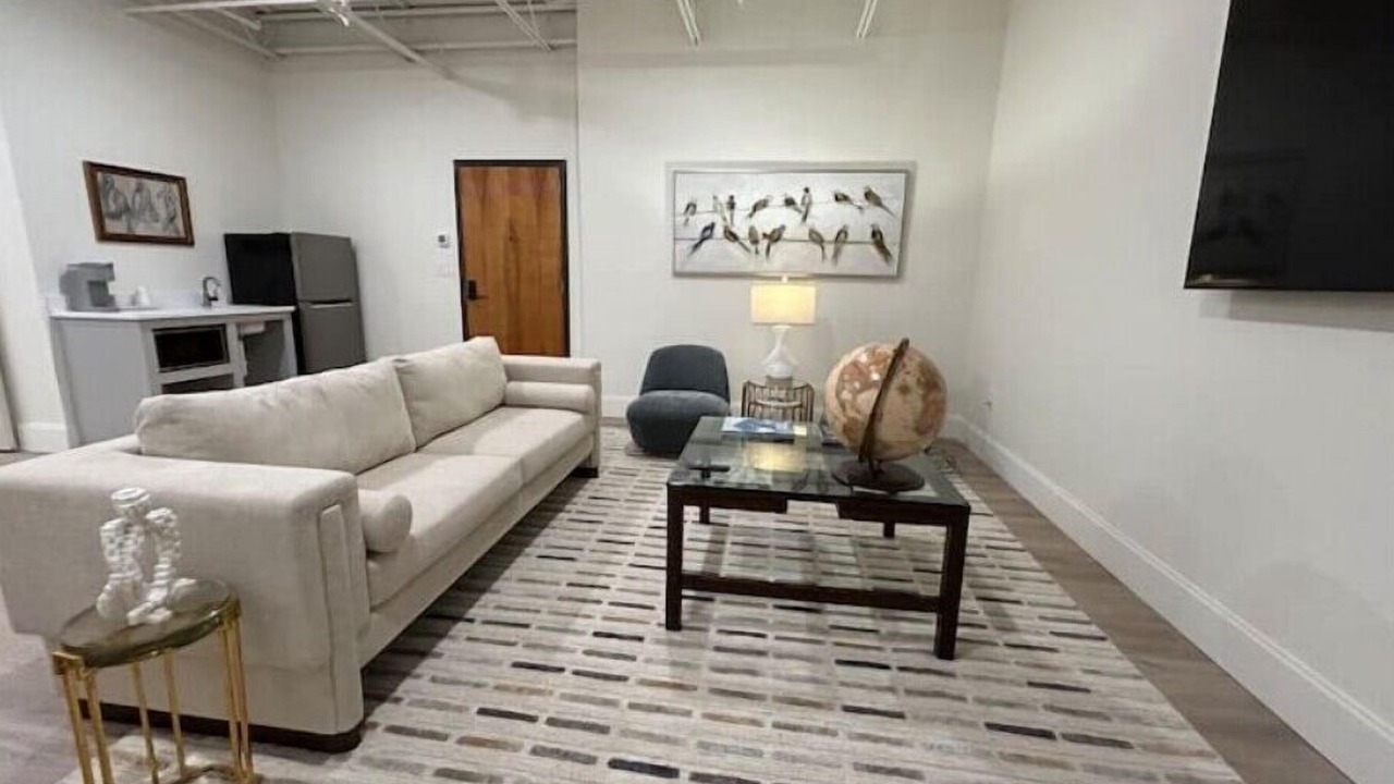 Photo of Livingroom in Downtown Jackson