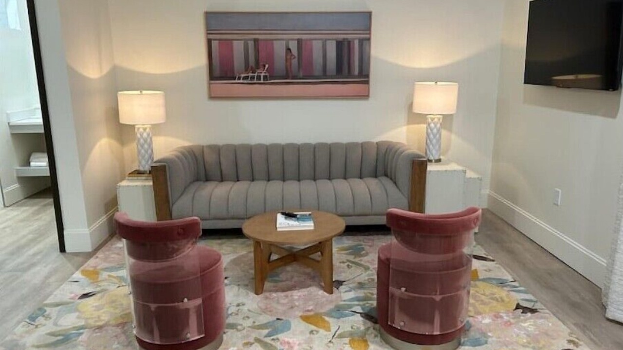 Photo of Livingroom in Downtown Jackson