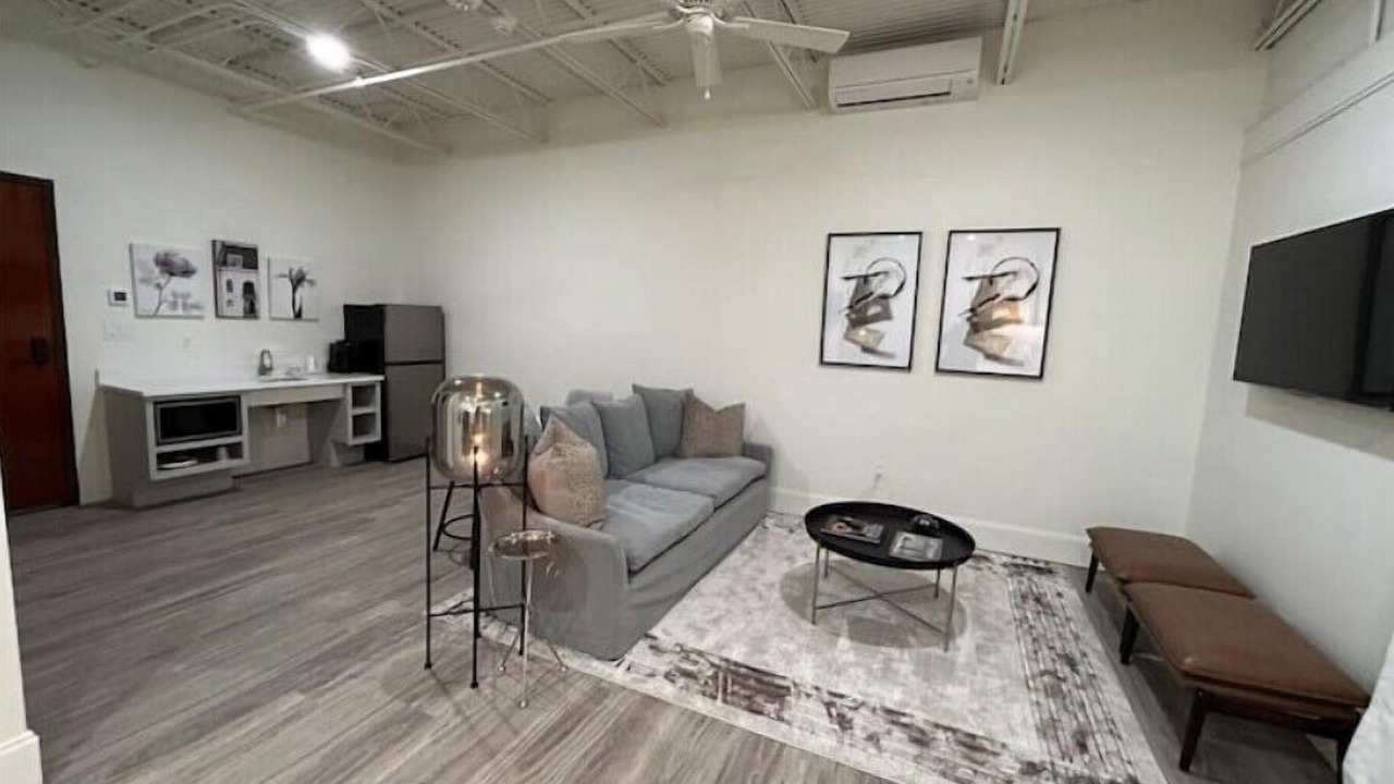 Photo of Livingroom in Downtown Jackson