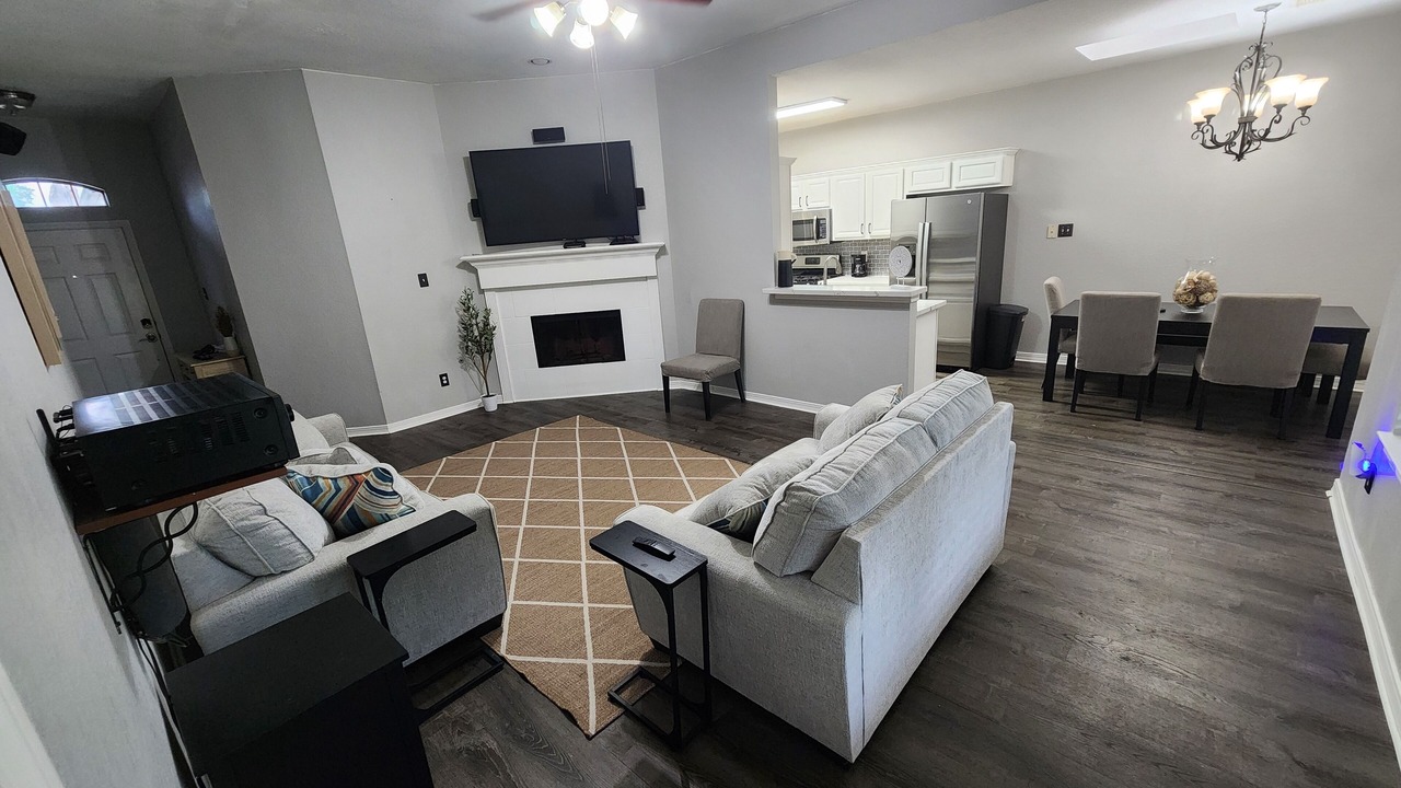 Photo of Livingroom in League City