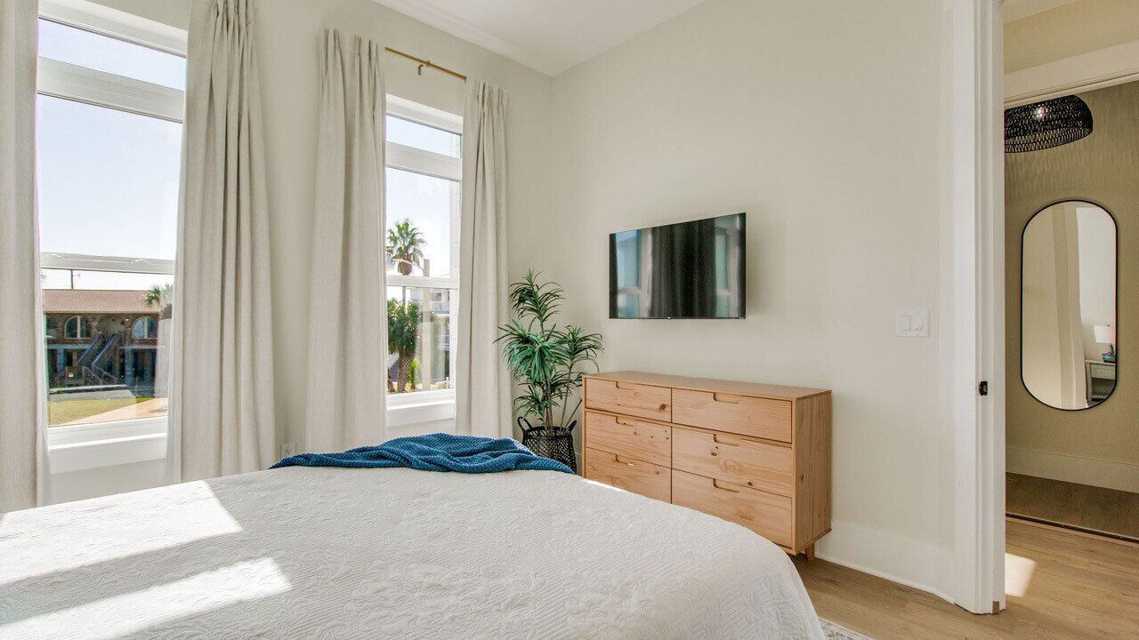 Photo of Bedroom in Pensacola Beach