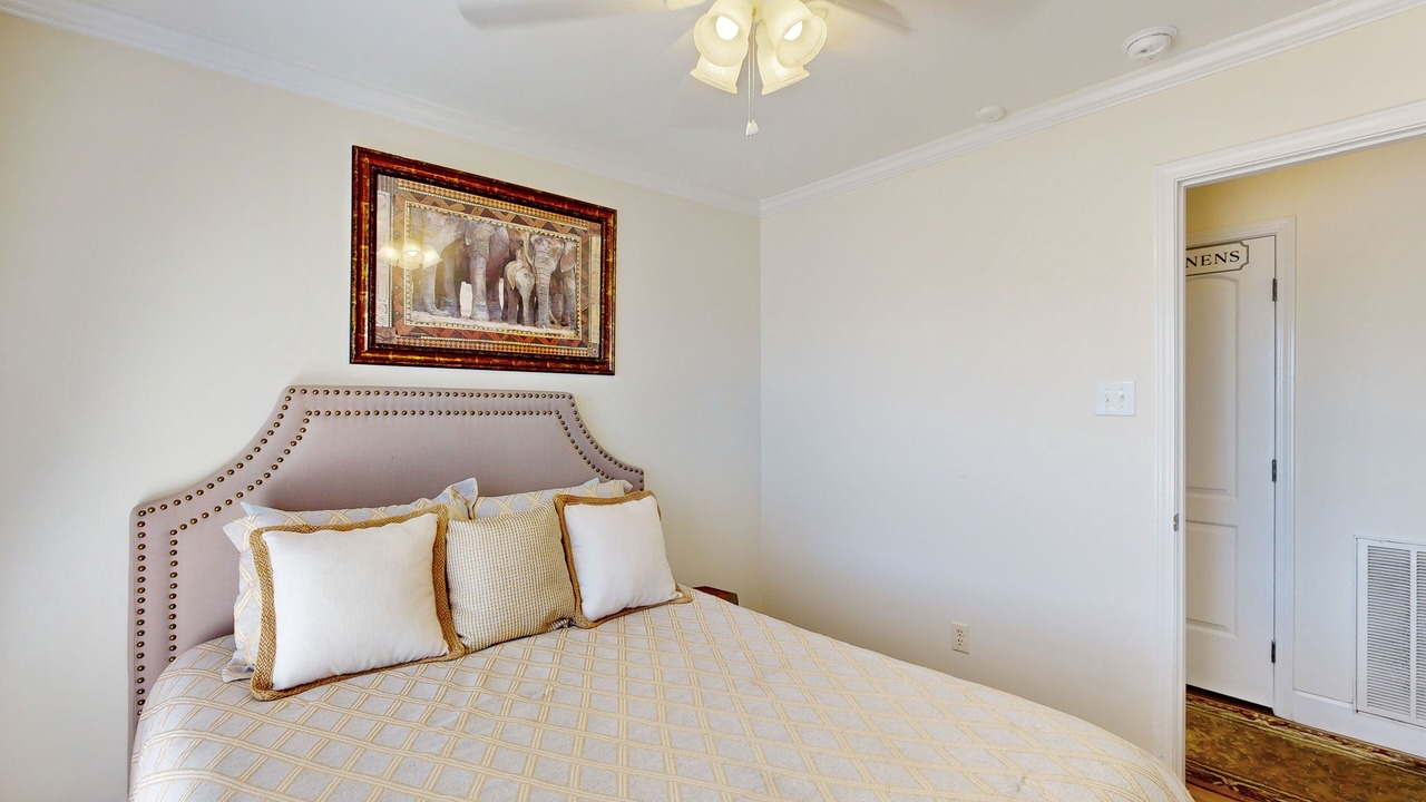 Photo of Bedroom in Northport