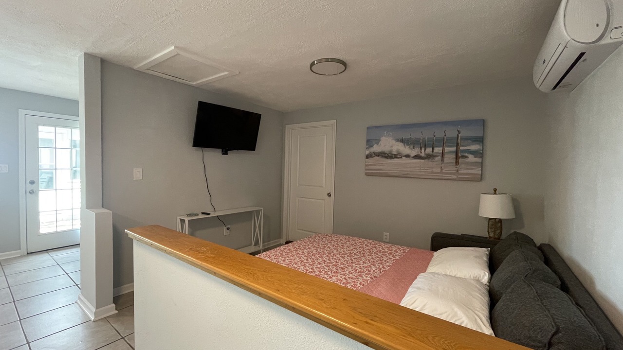 Photo of Bedroom in Eastpoint