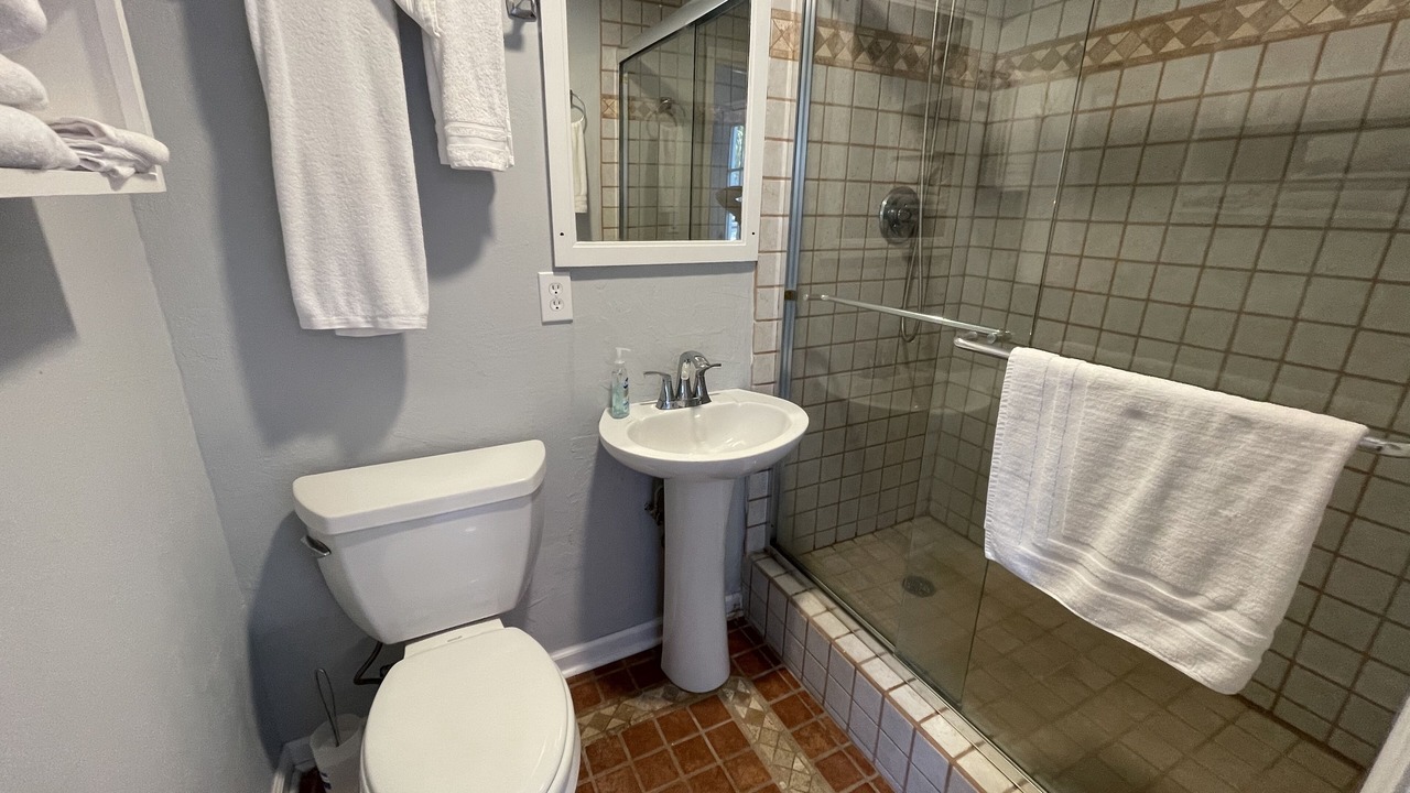 Photo of Bathroom in Eastpoint