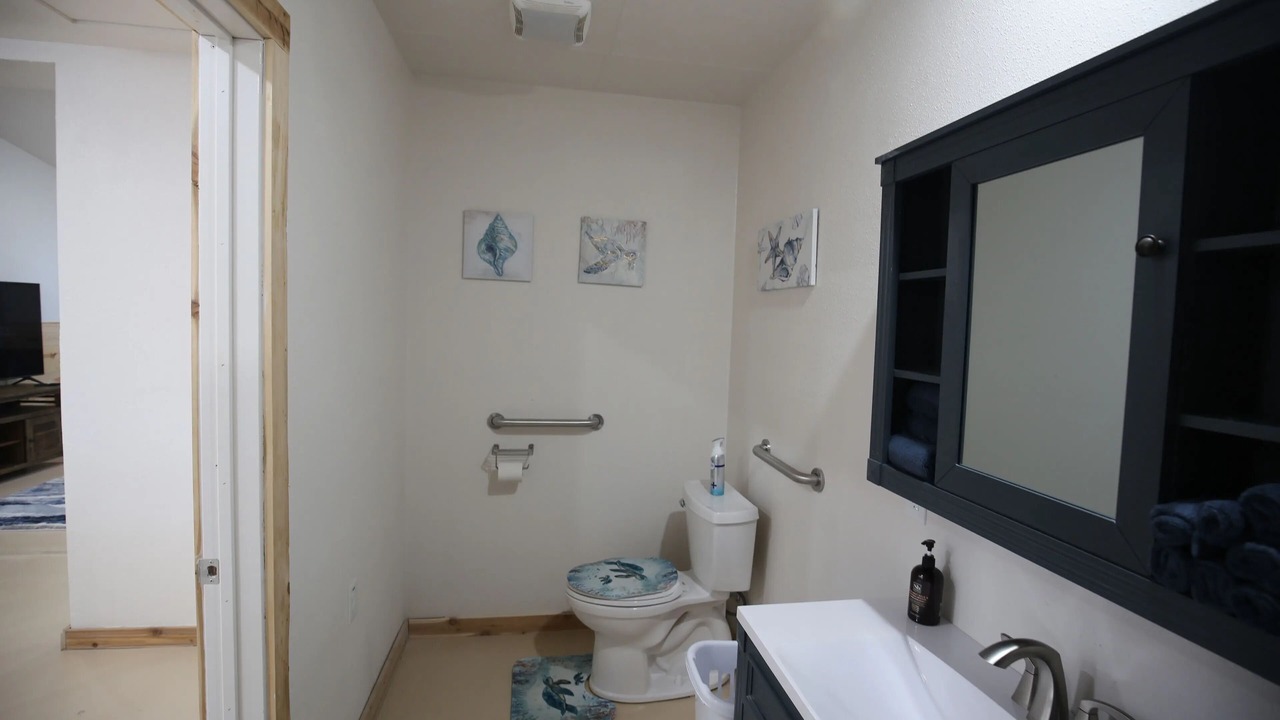 Photo of Bathroom in Sabine Pass