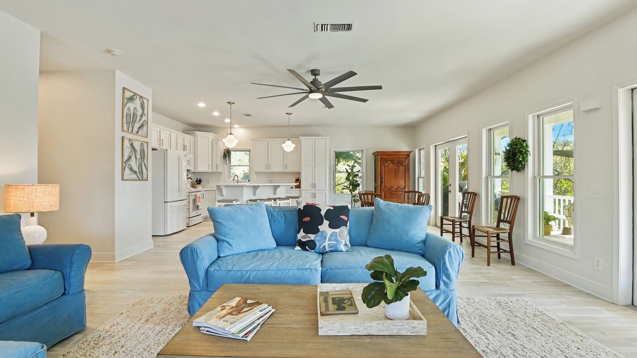 Photo of Livingroom in Henderson Point