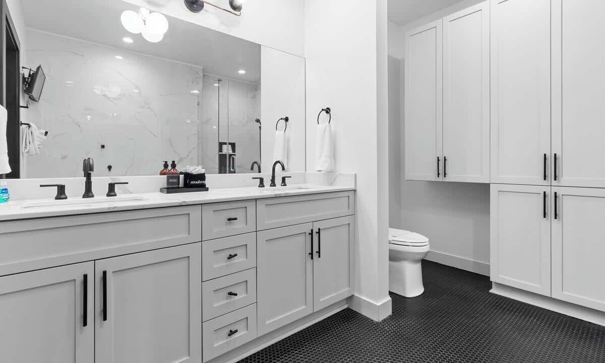 Photo of Bathroom in Central Business District