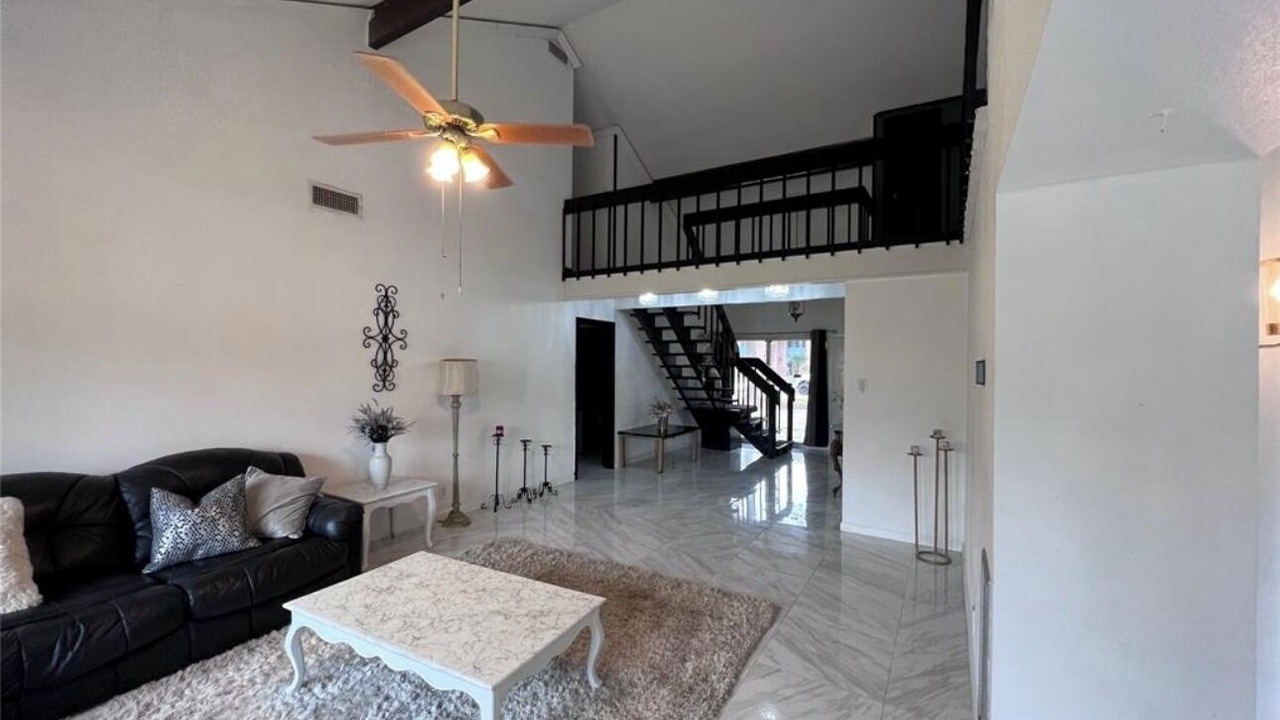 Photo of Livingroom in Lakeview  Jefferson County