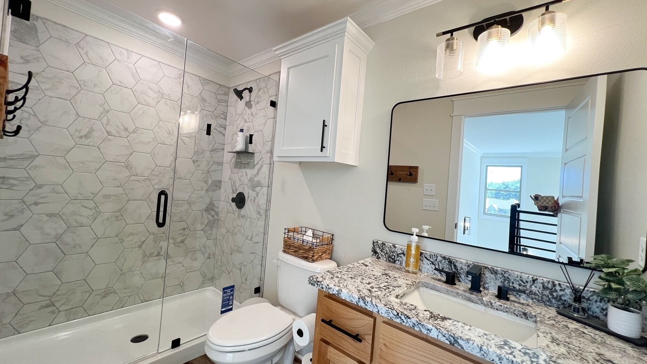 Photo of Bathroom in Calhoun