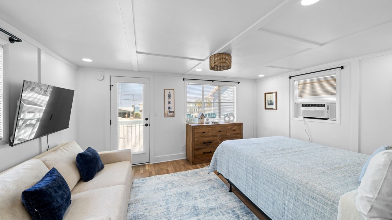 Photo of Bedroom in Miramar Beach