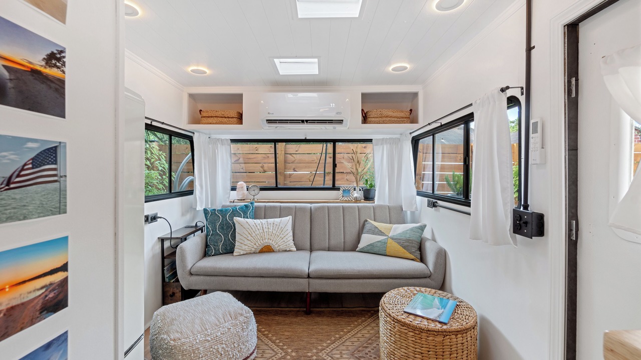 Photo of Livingroom in Navy Point