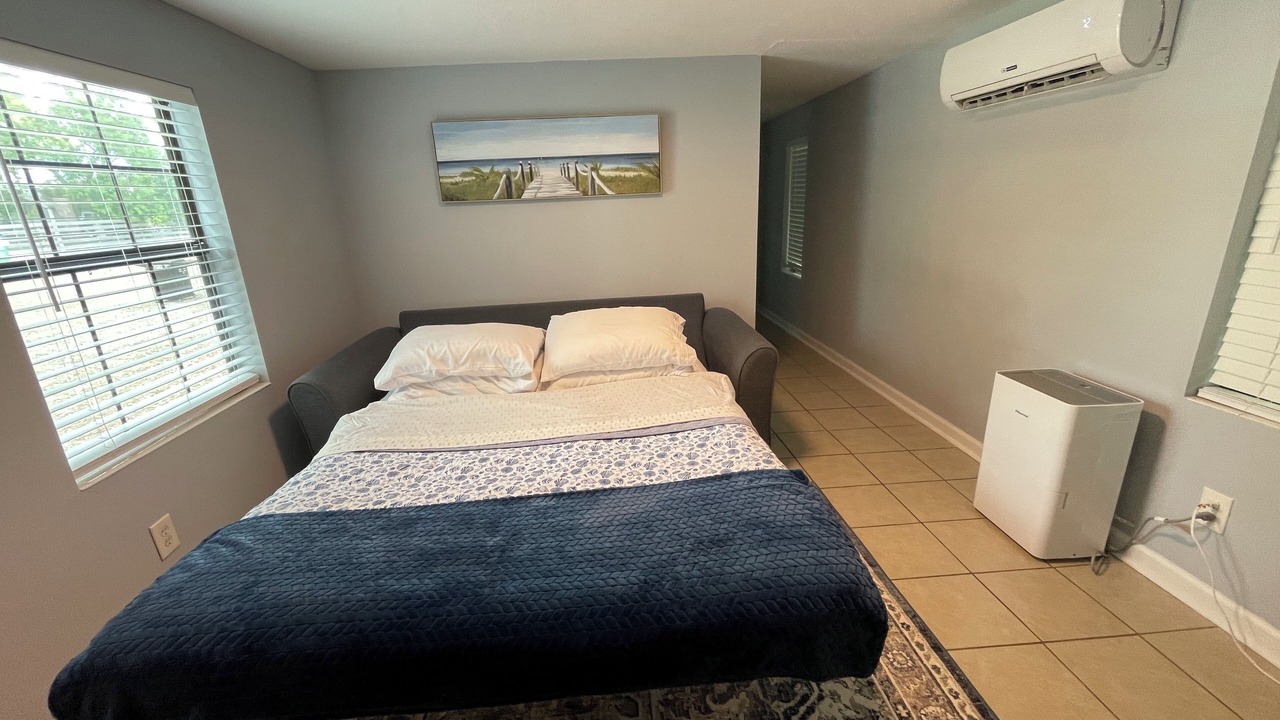 Photo of Bedroom in Eastpoint